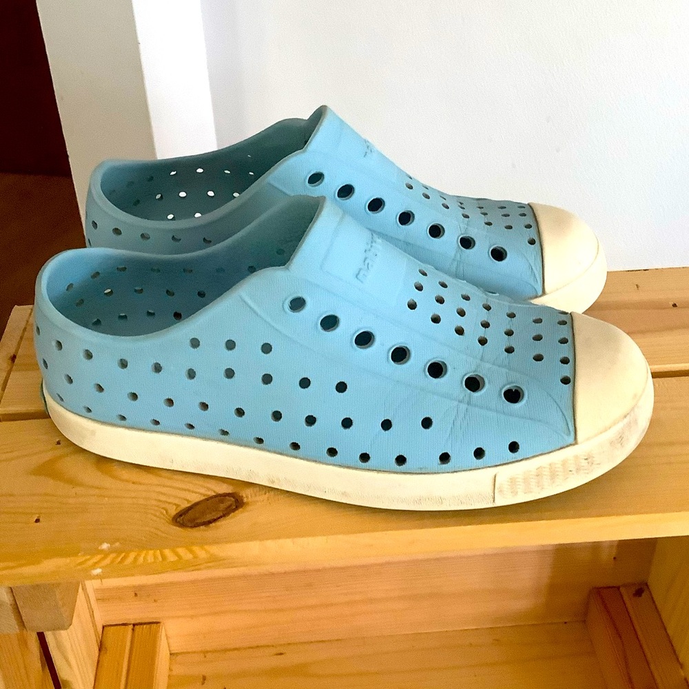 Native pale blue jefferson shoes in size 13 ( kids)